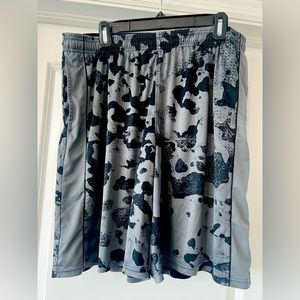 MENS UNDER ARMOUR SHORTS size XL